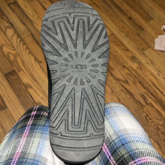 Ugg Short Black Swarovski Crystal Bow Boots. These boots are in exc condition. - Picture 3 of 8